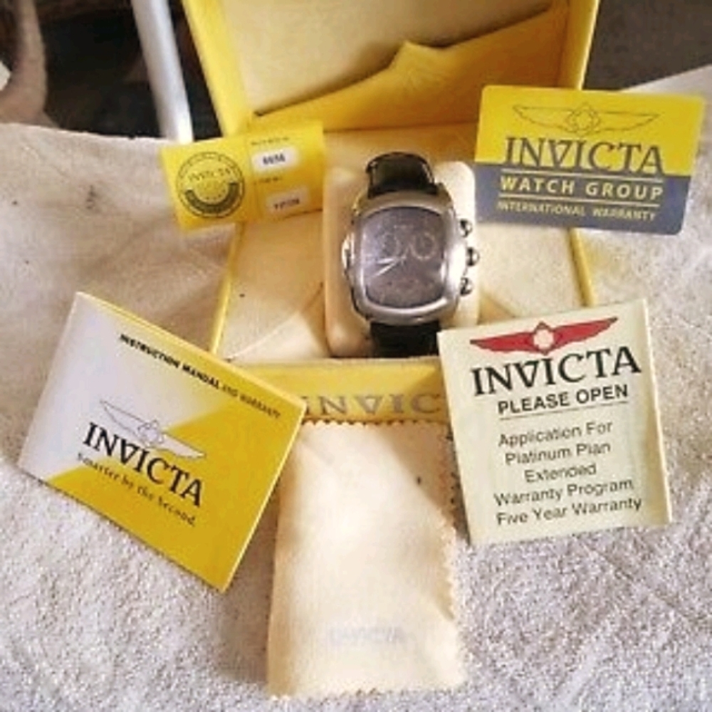 Rare invicta lupah chronograph watch in box